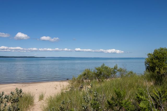 5196 MacKenzie Drive, Milton Twp, MI 49648