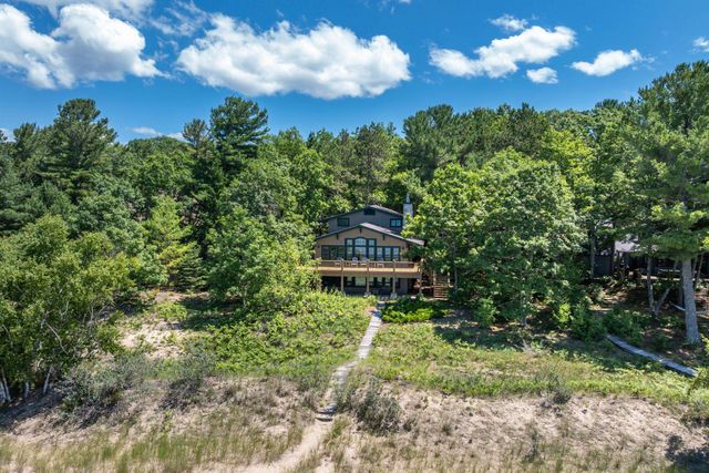 5196 MacKenzie Drive, Milton Twp, MI 49648