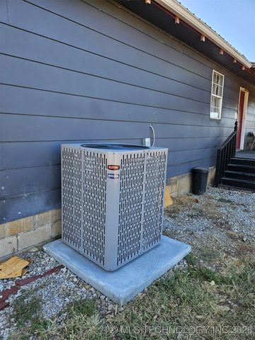 121 Rural Route 1, Delaware, OK 74027