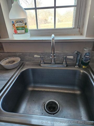 121 Rural Route 1, Delaware, OK 74027