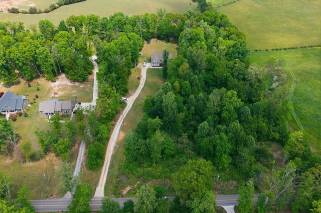 1091 Garton Rd, Burns, TN 37029