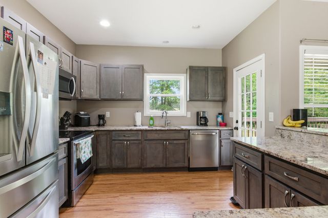 1091 Garton Rd, Burns, TN 37029