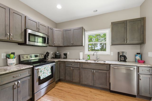 1091 Garton Rd, Burns, TN 37029