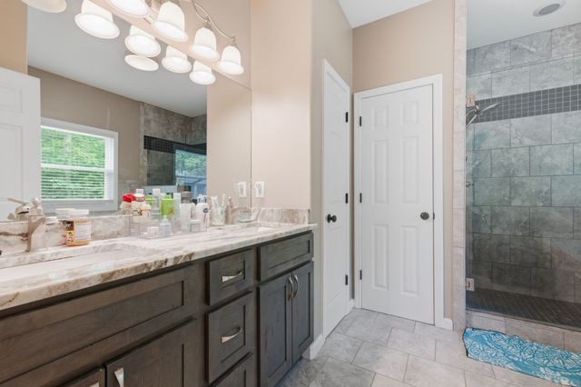 1091 Garton Rd, Burns, TN 37029