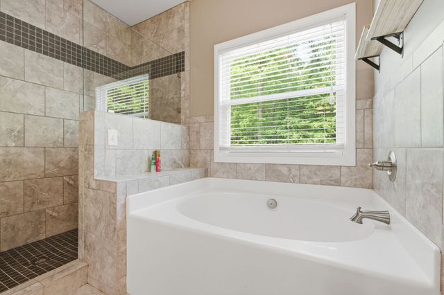 1091 Garton Rd, Burns, TN 37029