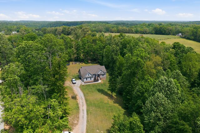 1091 Garton Rd, Burns, TN 37029