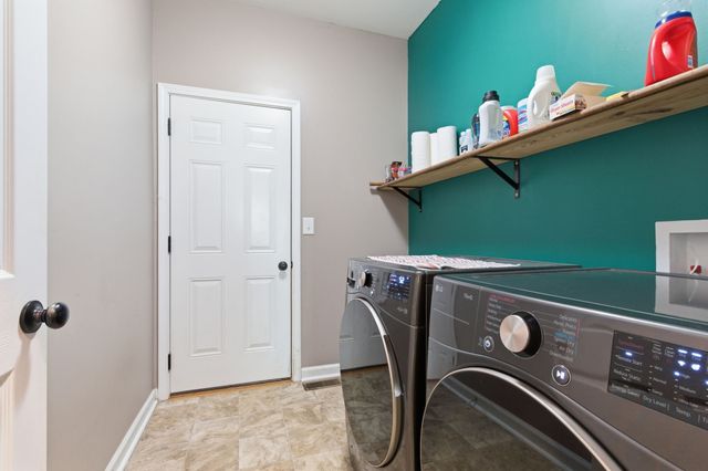 1091 Garton Rd, Burns, TN 37029