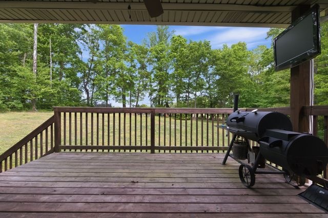 1091 Garton Rd, Burns, TN 37029