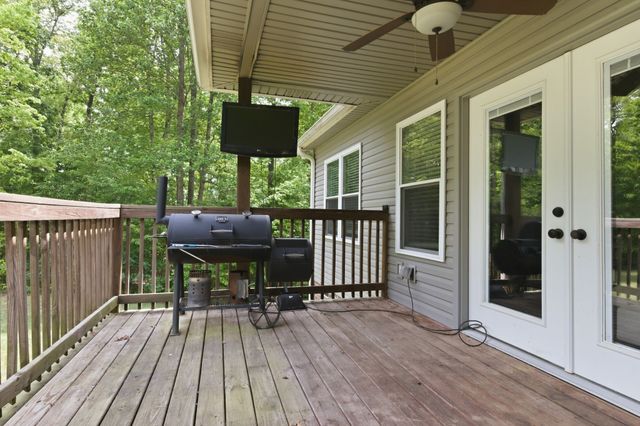 1091 Garton Rd, Burns, TN 37029