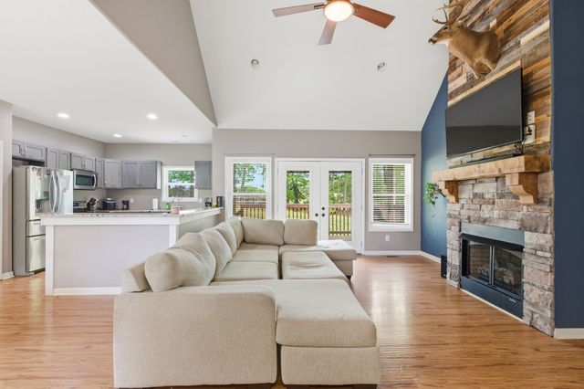 1091 Garton Rd, Burns, TN 37029