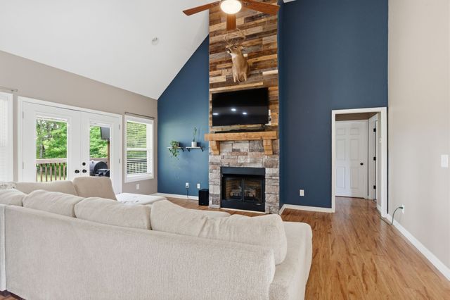 1091 Garton Rd, Burns, TN 37029