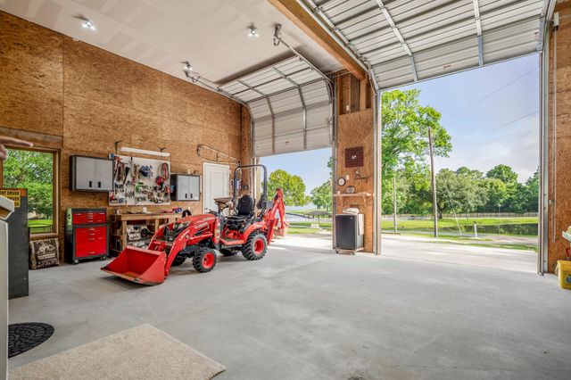 9239 Lake Conroe Drive, Conroe, TX 77304