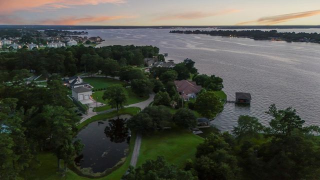 9239 Lake Conroe Drive, Conroe, TX 77304