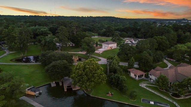 9239 Lake Conroe Drive, Conroe, TX 77304