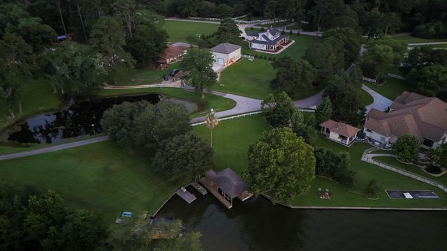 9239 Lake Conroe Drive, Conroe, TX 77304