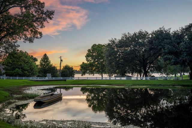 9239 Lake Conroe Drive, Conroe, TX 77304