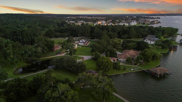 9239 Lake Conroe Drive, Conroe, TX 77304