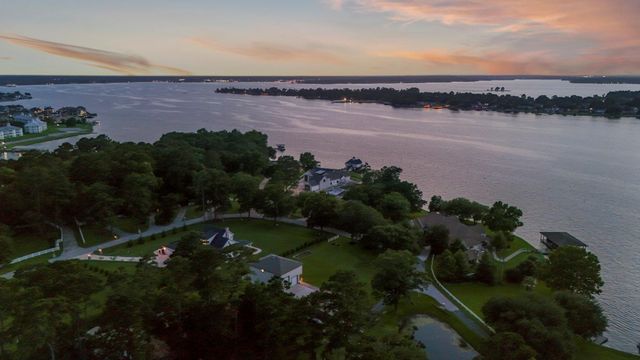 9239 Lake Conroe Drive, Conroe, TX 77304