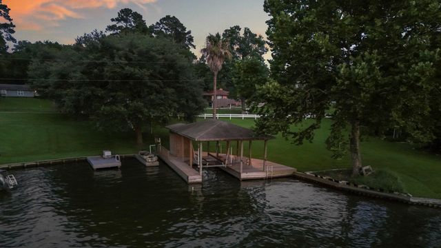 9239 Lake Conroe Drive, Conroe, TX 77304