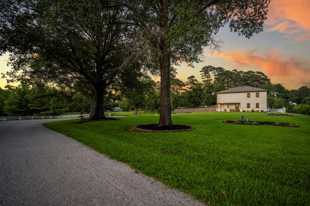 9239 Lake Conroe Drive, Conroe, TX 77304