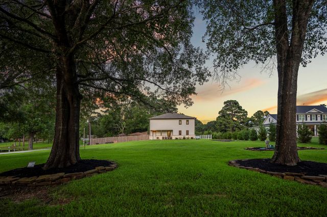 9239 Lake Conroe Drive, Conroe, TX 77304