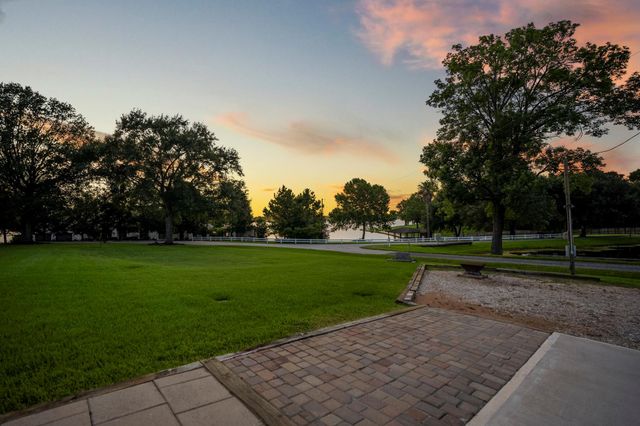 9239 Lake Conroe Drive, Conroe, TX 77304
