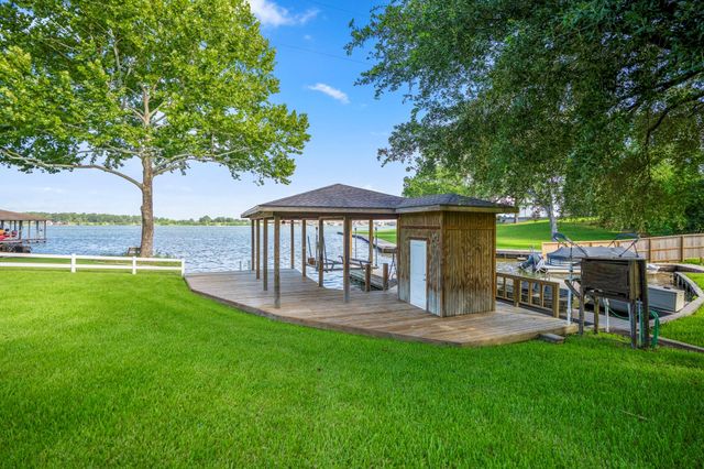 9239 Lake Conroe Drive, Conroe, TX 77304
