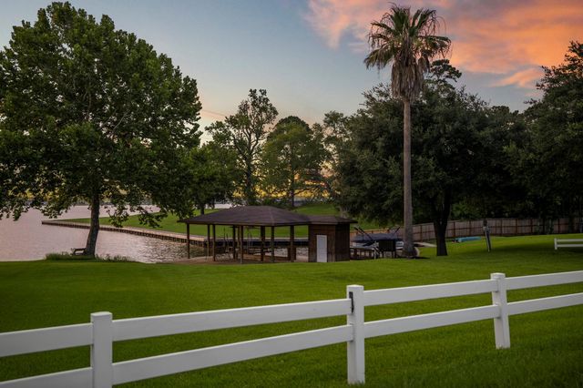9239 Lake Conroe Drive, Conroe, TX 77304