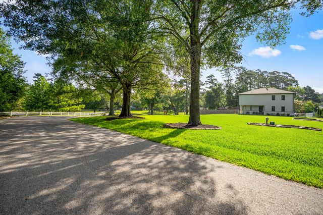 9239 Lake Conroe Drive, Conroe, TX 77304