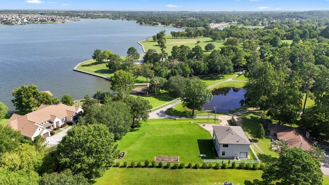 9239 Lake Conroe Drive, Conroe, TX 77304
