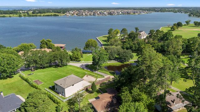 9239 Lake Conroe Drive, Conroe, TX 77304