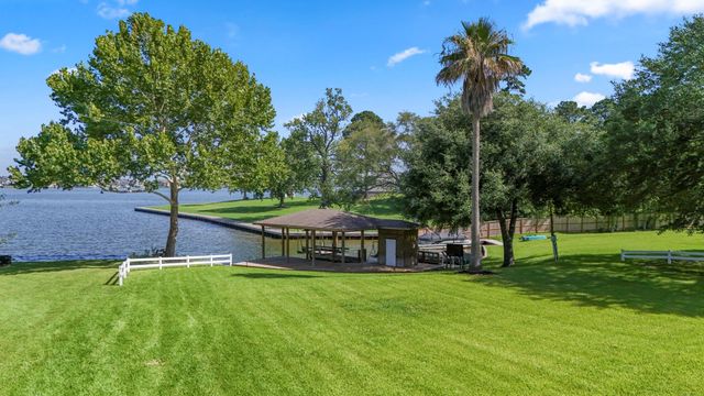 9239 Lake Conroe Drive, Conroe, TX 77304