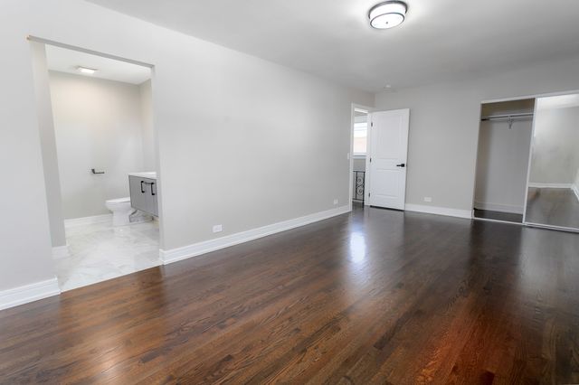 8800 Dee Road A, Des Plaines, IL 60016