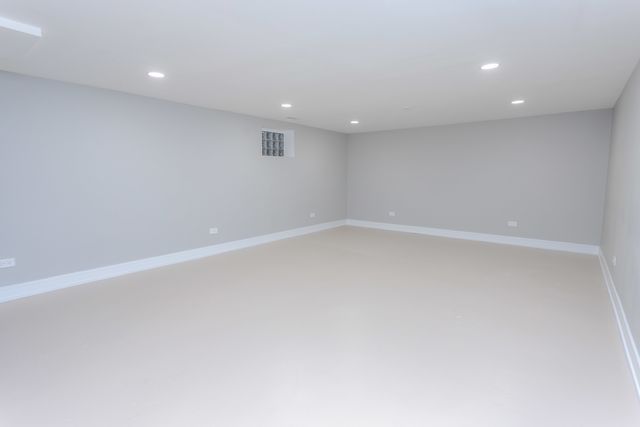 8800 Dee Road A, Des Plaines, IL 60016