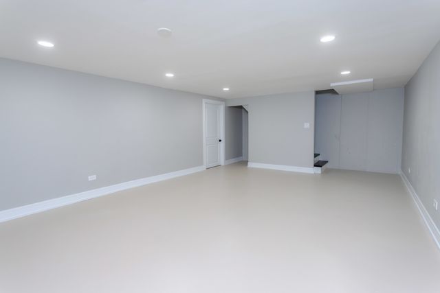 8800 Dee Road A, Des Plaines, IL 60016
