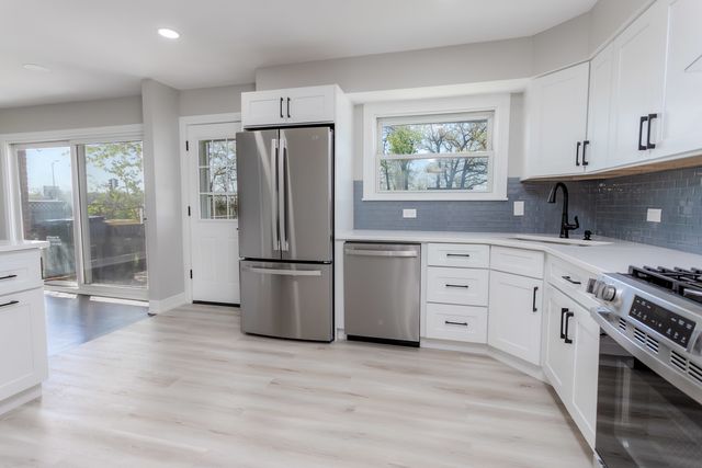 8800 Dee Road A, Des Plaines, IL 60016