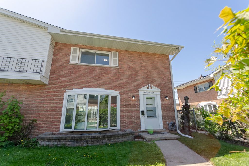 8800 Dee Road A, Des Plaines, IL 60016