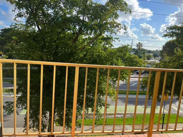 309 S Royal Poinciana Blvd 304, Miami Springs, FL 33166