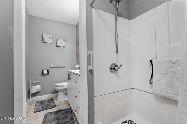 6515 McFall Rd, Knoxville, TN 37918
