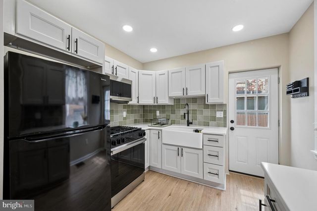 1584 E HEWSON ST, Philadelphia, PA 19125