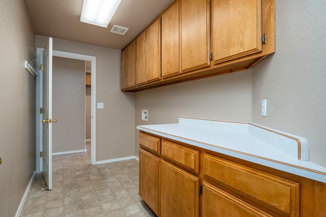 1621 Hollyhock Drive, Medford, OR 97504