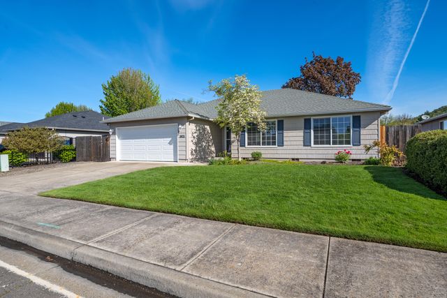 1621 Hollyhock Drive, Medford, OR 97504