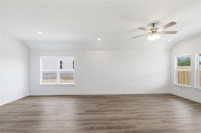 232 Seattle Slew DR, Jarrell, TX 76537