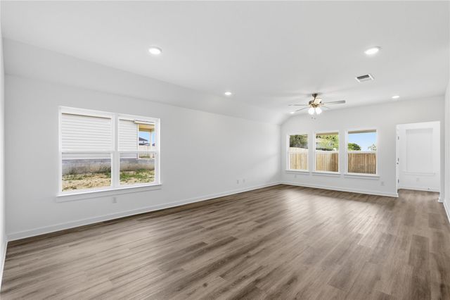 232 Seattle Slew DR, Jarrell, TX 76537