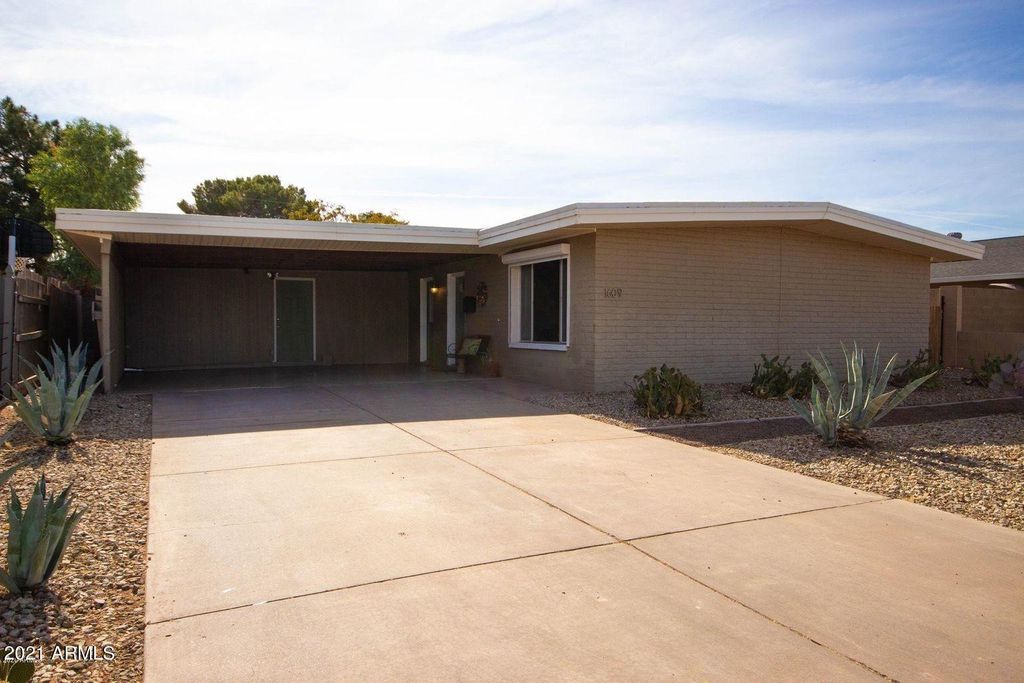 1609 E Gaylon Drive, Tempe, AZ 85282