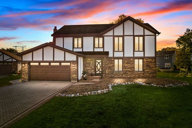 1312 N Saddle Row, Addison, IL 60101