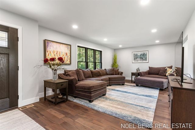 11575 Leonard Road, Nunica, MI 49448