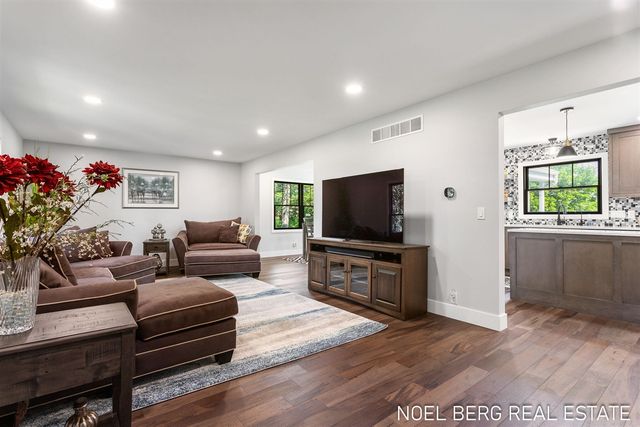 11575 Leonard Road, Nunica, MI 49448