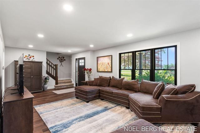 11575 Leonard Road, Nunica, MI 49448