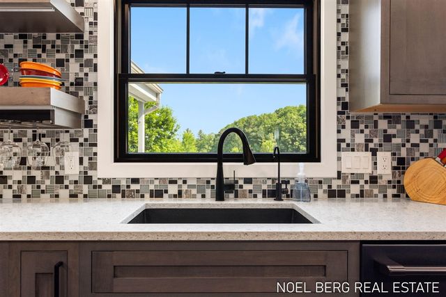 11575 Leonard Road, Nunica, MI 49448